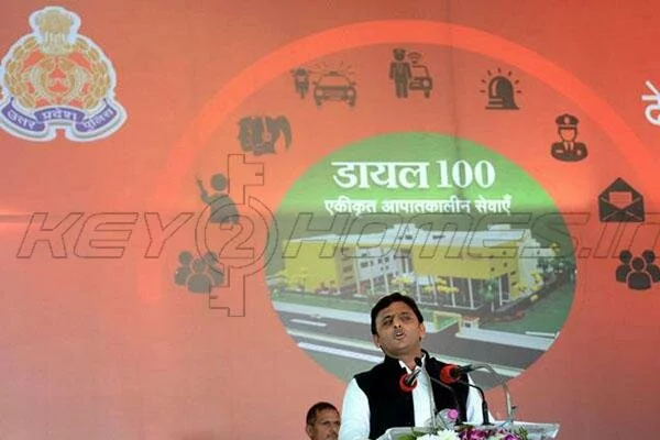 Lucknow: Uttar Pradesh Chief Minister Akhilesh Yadav addressing after laying foundation stone of U P Police's statewide Dial 100 project in Lucknow on Saturday. PTI Photo by Nand Kumar (PTI12_19_2015_000254A)
